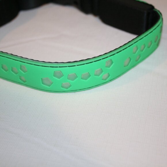 DOGLED Flashing LED Dog Collar Medium Green Fits 15.7-19.7" Neck NEW Pentagon - Picture 5 of 14